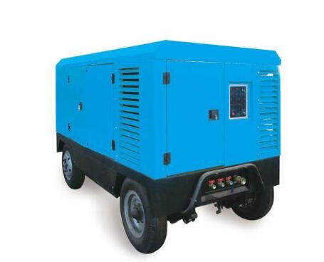 凝結器或一級濾芯促使水和空氣改變方向。